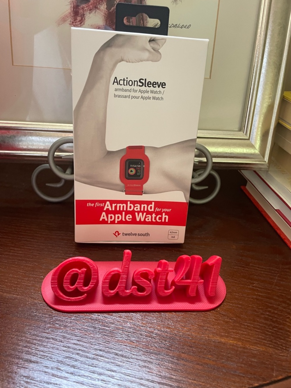 Twelve South ActionSleeve Armband for Apple Watch 42mm - Red -NWOT